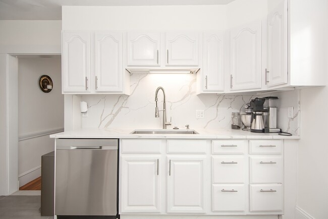 Building Photo - 48 Farquhar St