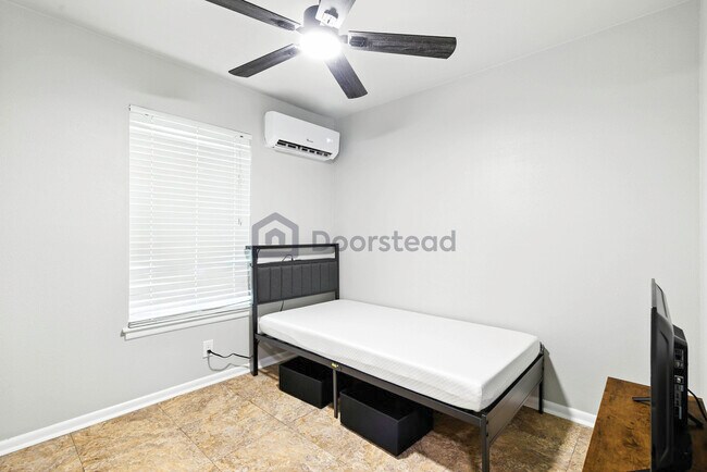 Building Photo - 7023 Westville Dr