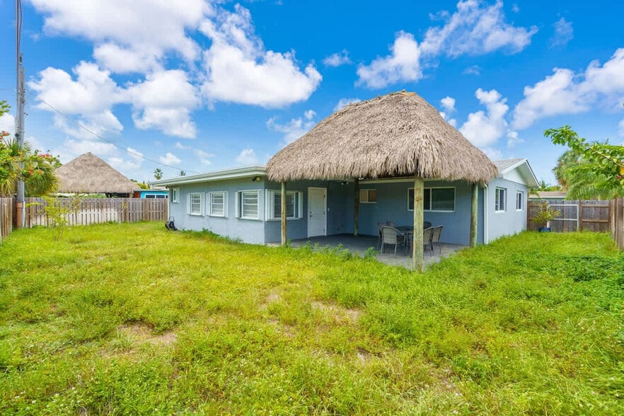 Building Photo - 340 SE 3rd Ct