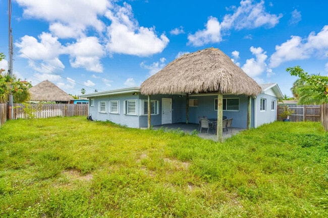 Building Photo - 340 SE 3rd Ct