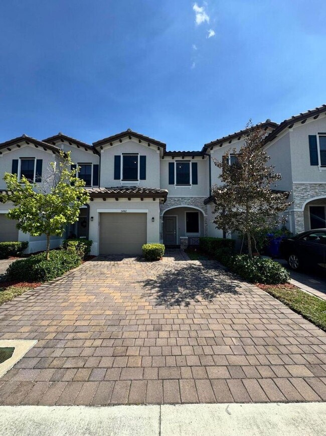 Building Photo - 5442 SW 14th Ct