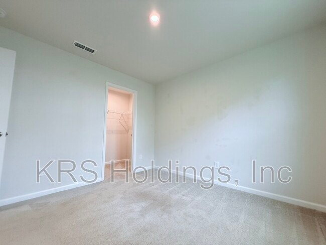 Building Photo - 379 Hunting Wood Dr