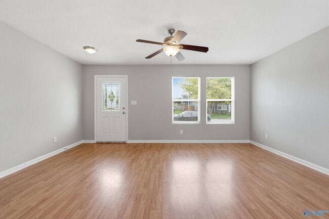 Building Photo - 3262 Lakeland Dr SW