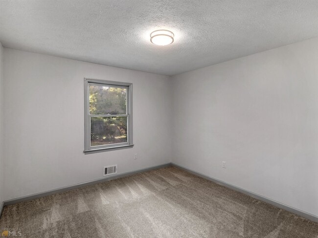 Building Photo - 1999 Hampton Locust Grove Rd