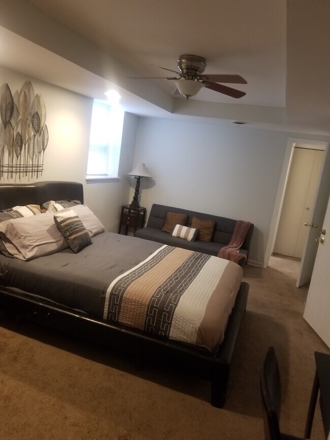 Building Photo - 5017 S Drexel Blvd