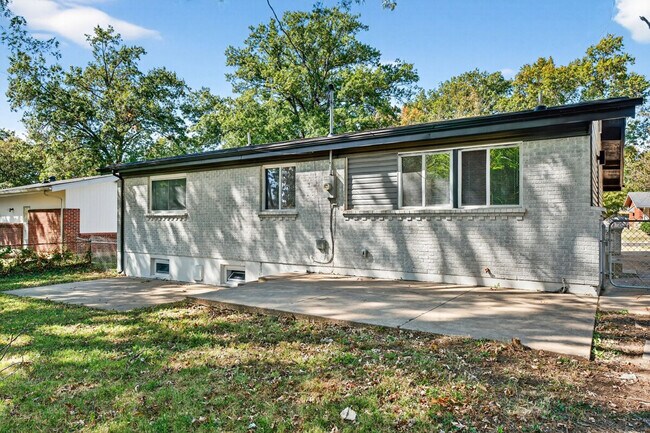 Building Photo - 2348 Vorhof Dr