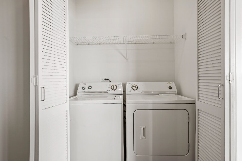 Building Photo - 884 S Clark St