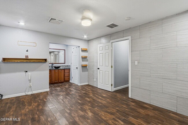 Building Photo - 1732 Russ Randall St