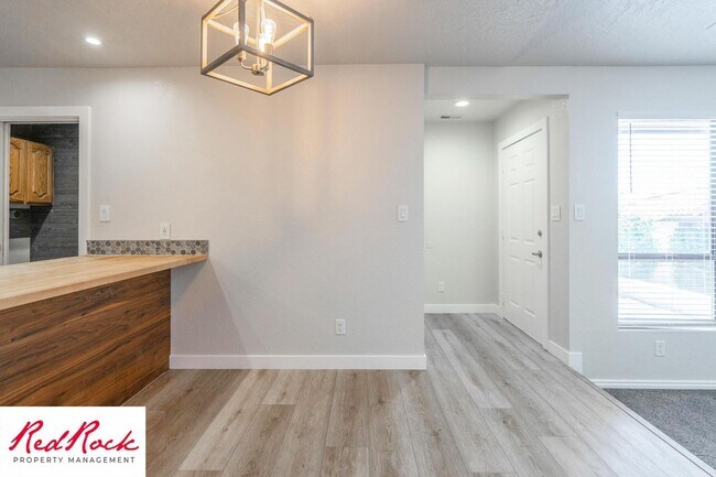 Building Photo - Newly Remodeled 3 Bedroom Townhome. Small ...