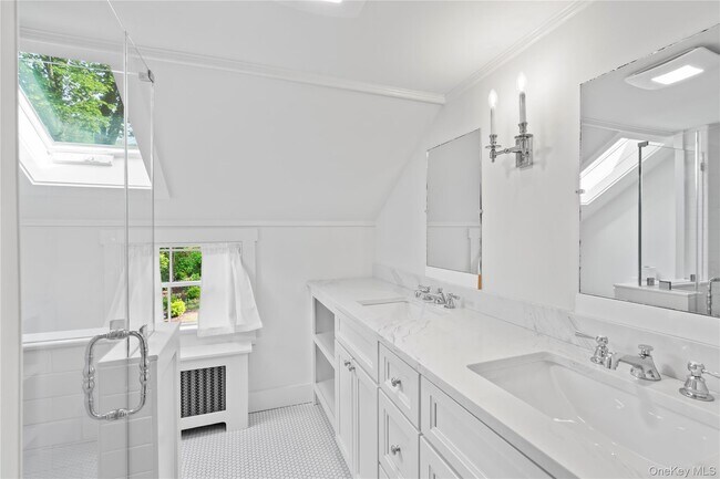 Building Photo - 152 Main St