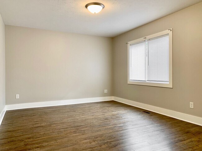 Building Photo - Sheridan 1185/1187