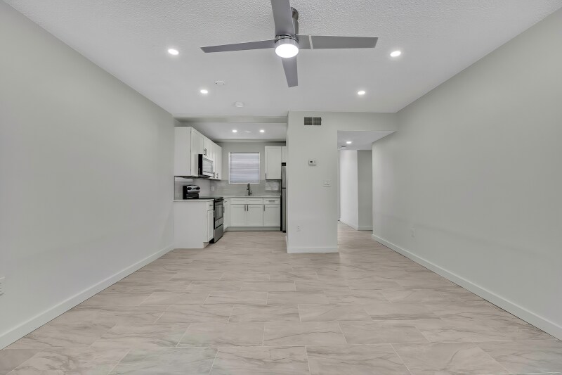 Building Photo - 10931 W Tidewater Cir