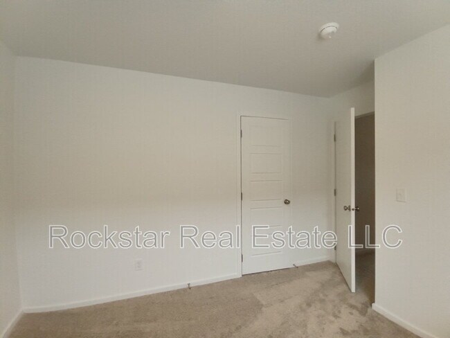 Building Photo - 109 W Goldenrod Ave