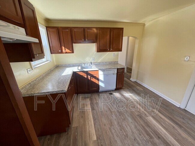 Building Photo - 489 Norton St