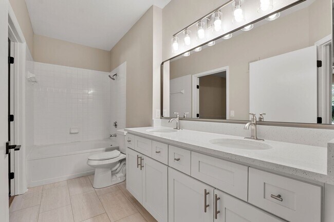 Building Photo - Newly Renovated 2-Bedroom Corner Unit in G...
