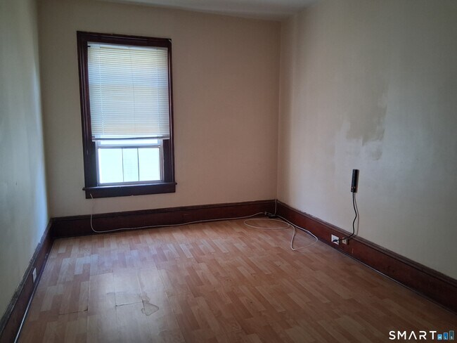 Building Photo - 135 Sherwood Ave