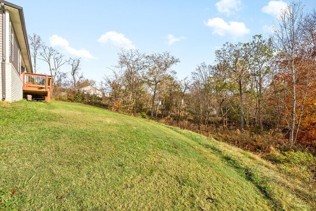Building Photo - Pet Friendly Three Bedroom!