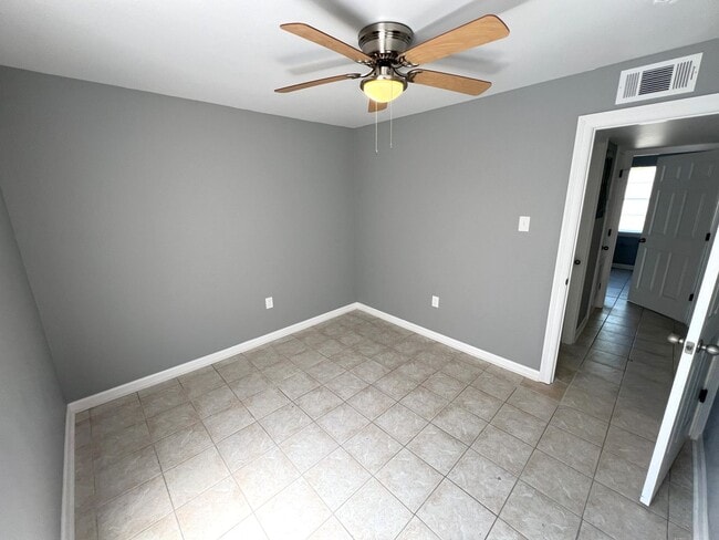 Building Photo - Baker Trails Apartments