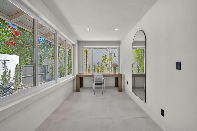 Building Photo - 120 NE 25th St