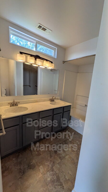 Building Photo - 5734 S Hollyhock Pl