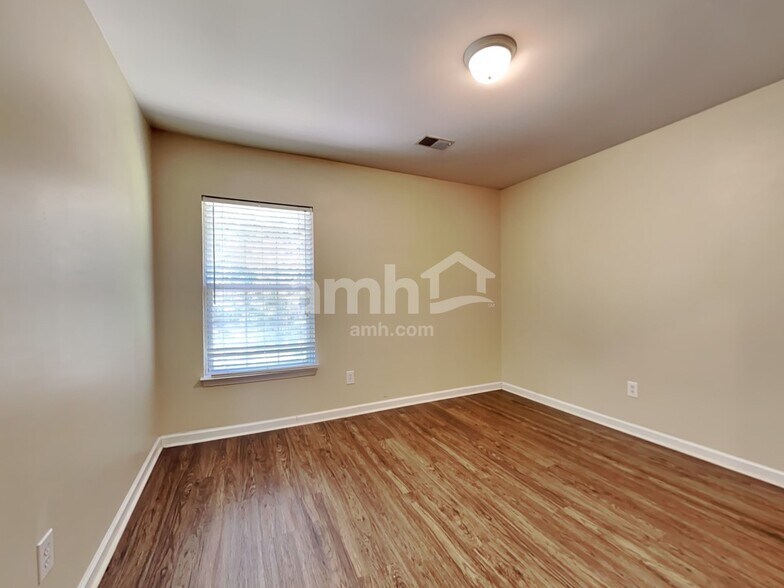 Building Photo - 138 Graduate Ln