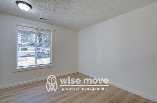 Building Photo - Newly Renovated 3 bedroom with HUGE yard
