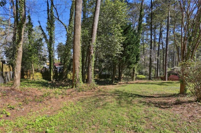 Building Photo - 3684 Northlake Dr