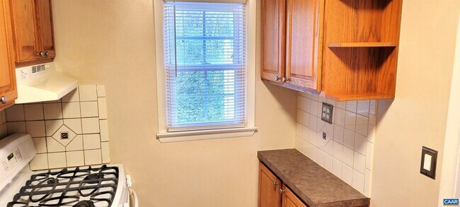 Building Photo - 2527 Hydraulic Rd