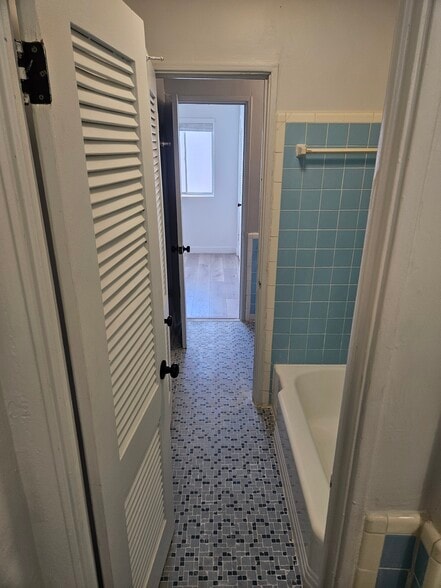 Building Photo - 91 Rumson Rd NE