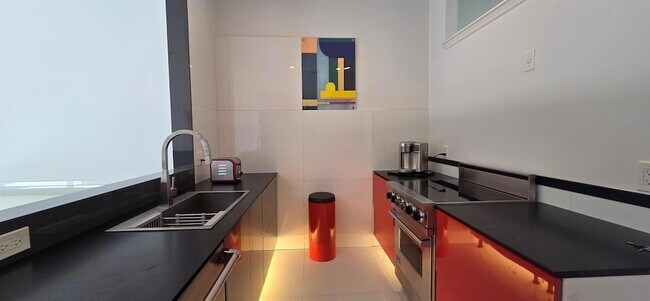 Building Photo - 661 Lake Wellington Dr