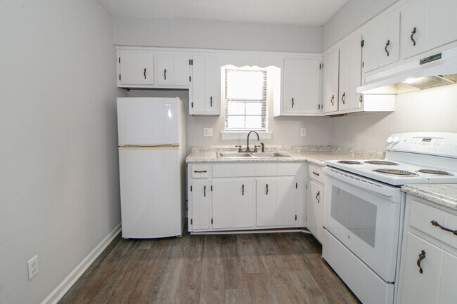 Building Photo - 404 -03 Thompsonville Lane