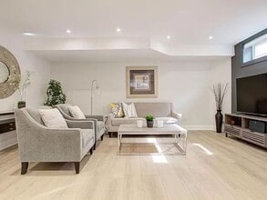 Building Photo - Broadway