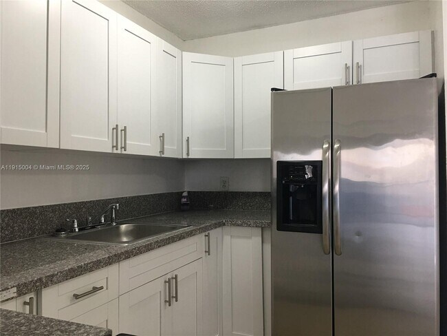 Building Photo - 3243 Coral Ridge Dr