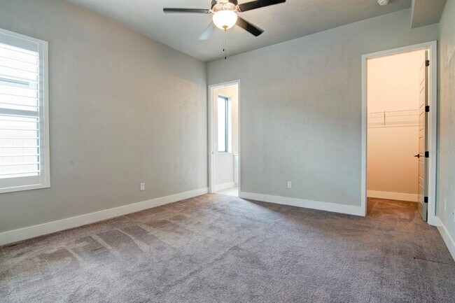 Building Photo - 861 SW 120th Dr