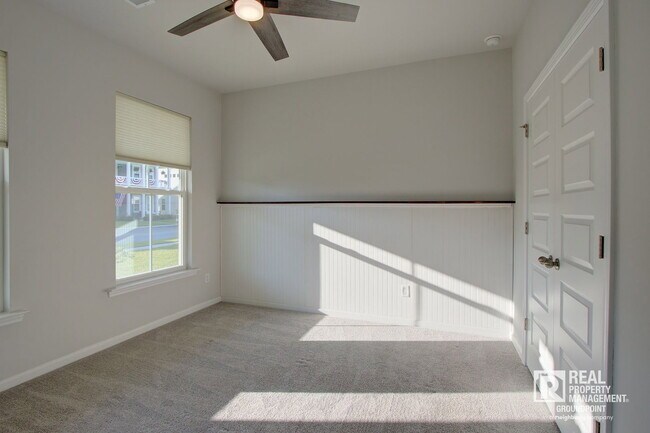 Building Photo - 137 Paddle Boat Wy