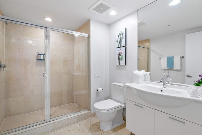 Building Photo - 485 Brickell Ave