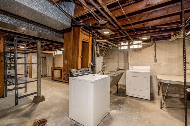 Building Photo - 4750 N Elkhart Ave