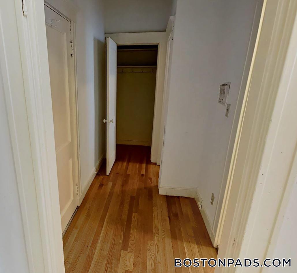 Building Photo - 137 Park Dr