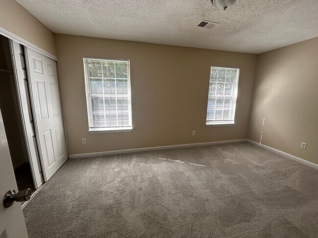 Building Photo - **MOVE IN WITH NO SECURITY DEPOSIT**8205 A...