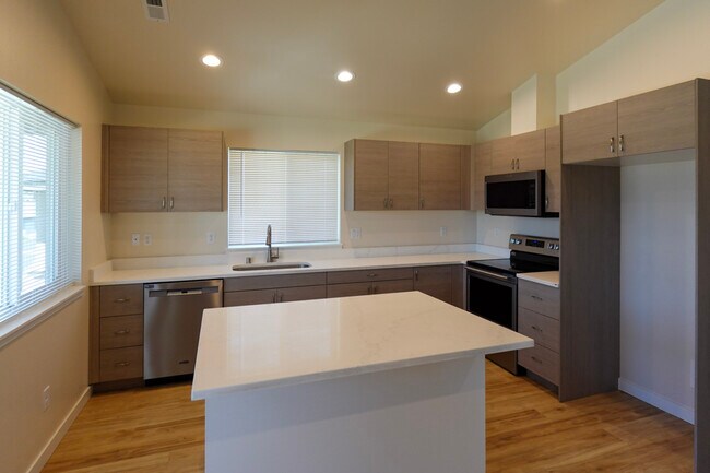 Building Photo - 123 9th Ave