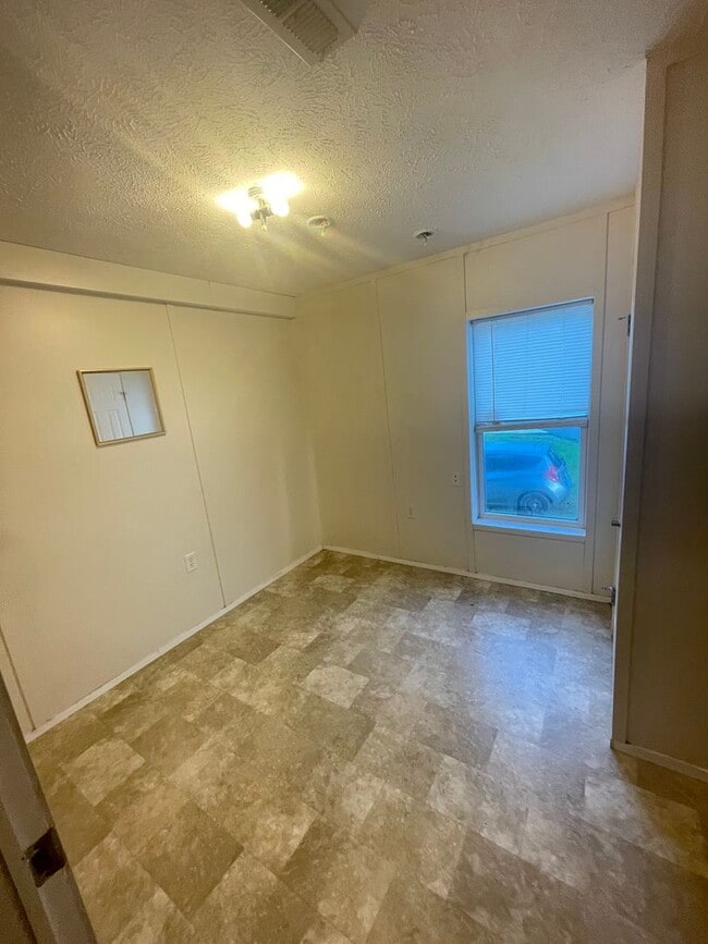 Building Photo - Lot 7