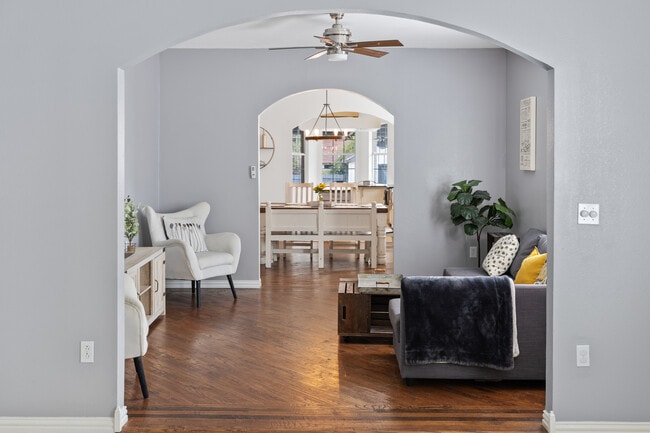 Building Photo - 810 Turner Ave