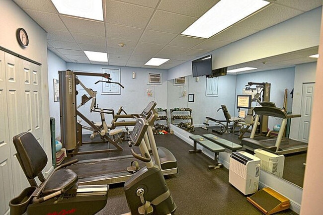 Building Photo - 5420 N Ocean Dr