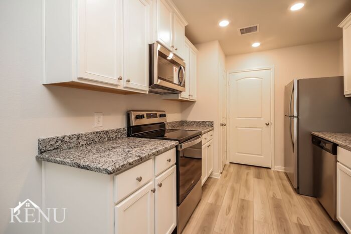 Building Photo - 10446 Sweetwater Creek Dr