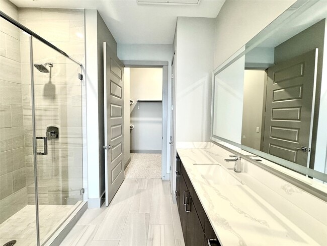 Building Photo - 401 W 25th St