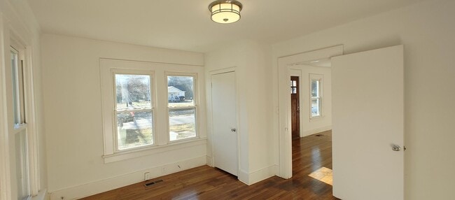 Building Photo - Charming Red Bank Home close to Restaurants, shops and parks!