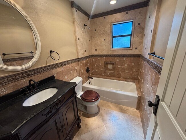 Building Photo - Single-Story Horse Property on 2 Acres in Canyon Country!