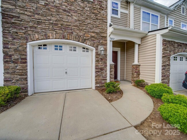 Building Photo - 5657 Tipperlinn Way