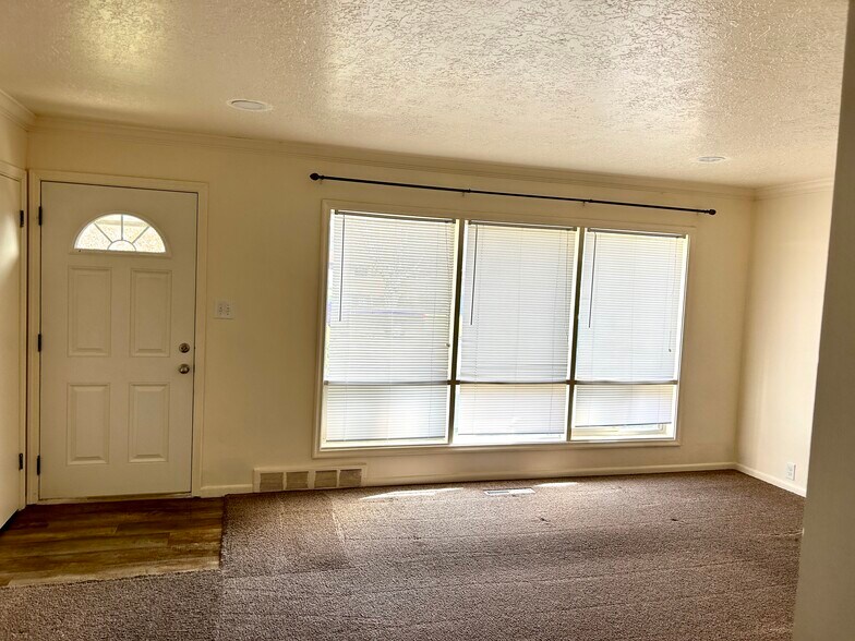 Building Photo - 1025 Tyler Ave