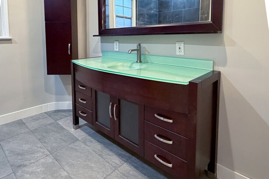 Building Photo - 1112 N Myers St